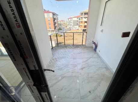 Hatip Mahallesinde Havuzlu Sitede Ara Kat Kiralık 2+1 Daire