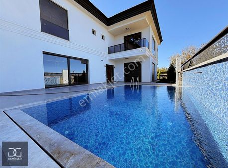 Demirler'den Başkarcı'da Akıllı Ev+havuz+panjur Ultra Lüks Villa