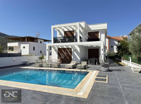 Akbük Merkezde Havuzlu 4+1 Lüx Villa