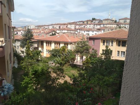 Çankaya Esat Umut Mahallesi Okul Park Durak Yanı 3+1 110 M2 Ara Kat Kombili 2 Balkonlu Daire