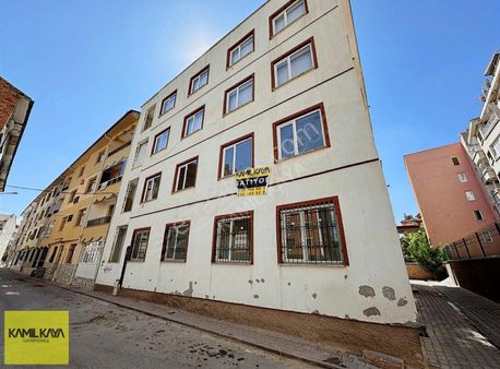 Kamil Kaya 'dan Merkez 'de Bakımlı Satılık Ara Kat 3+1 Daire