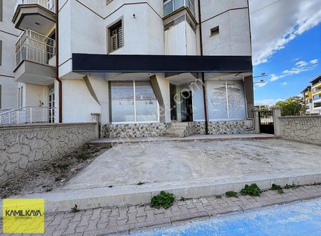 Genç Osman Caddesi 'nde Yola Sıfır Satılık 81 M² Köşe Dükkan