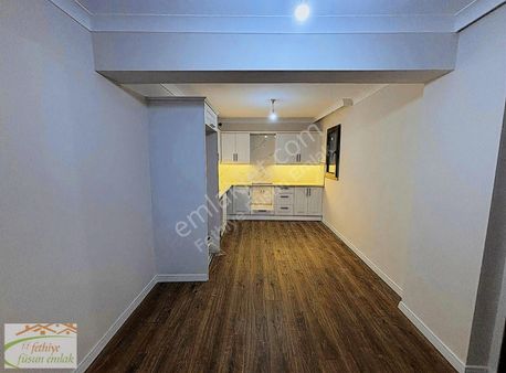 Füsun Emlak'tan Şık Tarasıma Sahip 3+1 Ayrı Mutfak Salon Daire