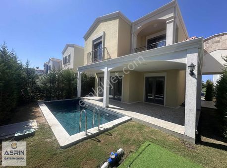 Karaova Denize 900 Metre Doğalgazlı Özel Havuzlu 4+1