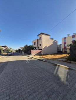 Tetik Emlak'dan Gültepe 238 Metre Tek Tapu 3 Kata İmarlı Arsa