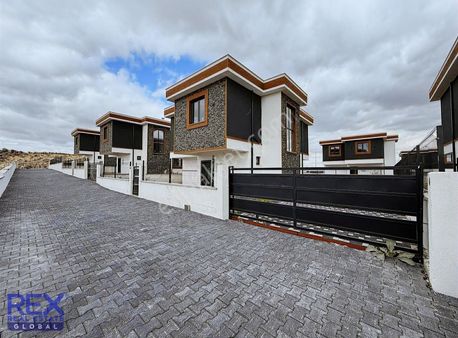 Eğribucak'ta Yeni Teslim Sıfır Lüks Satılık Villalr