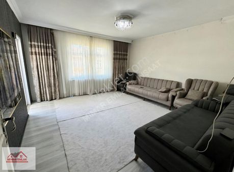 Mimar Emlak'tan Ferah 2+1 120m2 Oldukça Geniş 3.kat Daire!