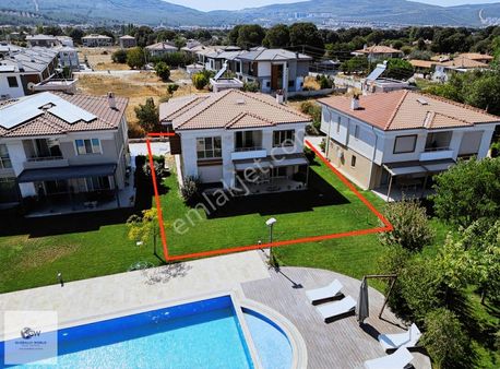 Yeniköy'de Satılık Villa
