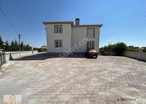 Lalebahçede Satılık Hobi Bahçeli Ebeveyn Banyolu 3+1 Daire