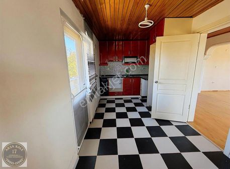 Yeniköy'de 515m2 Arsa İçinde Satılık 2katlı Ev