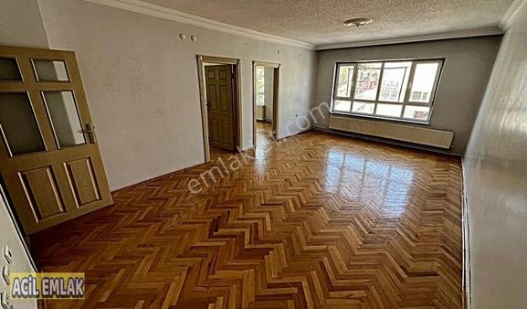 Bayrak Sokakda Ara Katta Geniş Ferah Satılık Daire