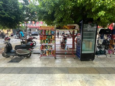 Üç Kapılara, Dönerciler Çarşısına 100 M Yoğun İşlek Sokakta Devren İşyeri. Antalya/muratpaşa/sinan