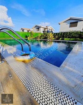 Müstakil Havuzlu Bahçeli Villa