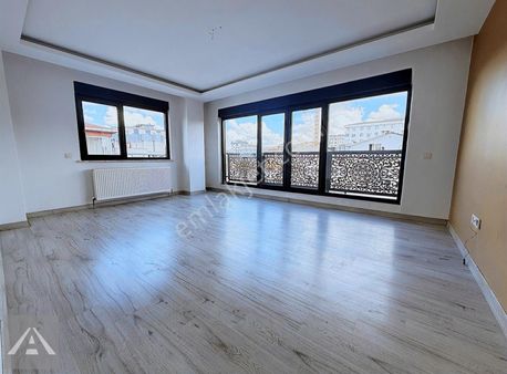 Bağlarbaşında İnönü Caddesinde Metroya Yakın Geniş 2+1