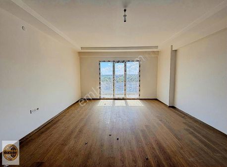 Fa Özbir'den Tepe Bölgesinde Cadde Üzeri Site İçi 2+1 Daire !!!