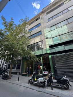 Erkutun'dan, Nişantaşı'nda Yangın Merdivenli Showroom, Ofis, Kumaş Atölyesi İçin Çok Uygun Kiralık.