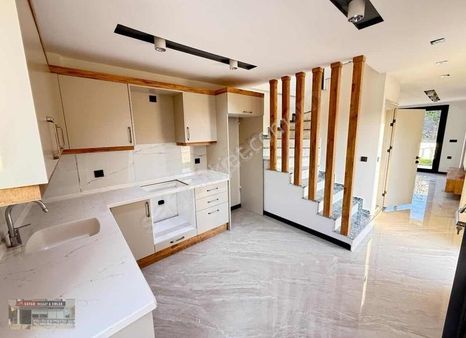 Hisar'da 2+1 Açık Mutfaklı Sıfır Yapı Müstakil Girişli Villa