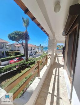 Çeşme Çiftlikköy De Plaja 50 Metre Bahçeli Yıllık Kiralık Villa