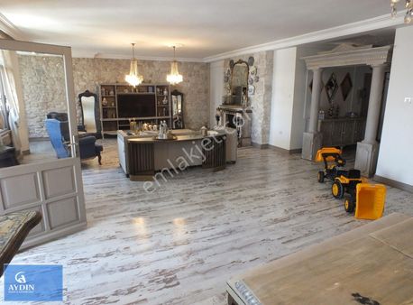 Sahil Ve Bağdat Caddesi Arasında 5+1 Satılık 220m2 Lüx Daire