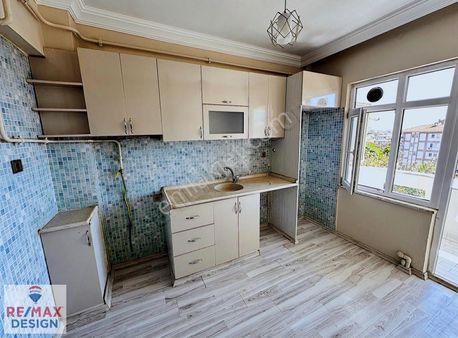 Remax Design Adapazarı İstiklal Mahallesinde 3+1 Asansörlü Daire