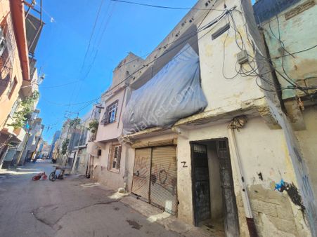 Seyhan Da Barbaros Mh Seki Çarşamba Pazarına Yakın 3 Katlı Eski Ev