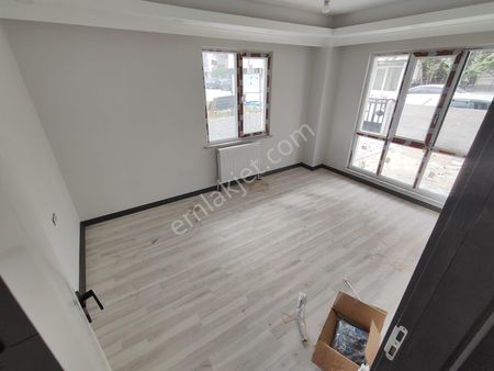 Mevlana Mah Okullar Mevkinde Ayrı Mutfaklı 1+1 Yüksek Giriş