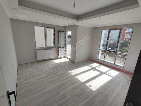 Mevlana Mahallesi Okullar Bölgesinde 2+1 Satılık Ara Kat Daire