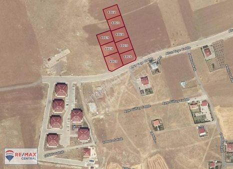 Re/max Central'dan Hafik'de Satılık Yatırımlık Cazip Arsa