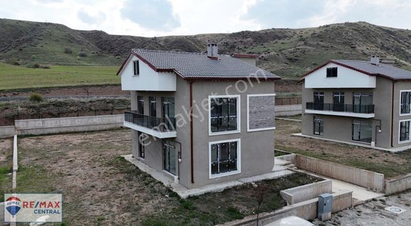 Re/max Central'dan Taşlıdere Villalarında 4+1 Lüx Satılık Villa