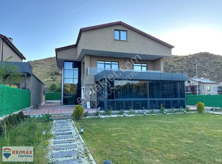 Re/max Central'dan Taşlıdere'de Ultra Lüx 6+1 Satılık Villa