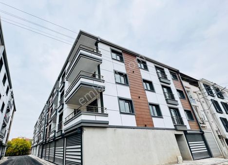 Atatürk Mah. Şahsi Otoparklı E.banyolu Köşe Satılık 3+1 Daire