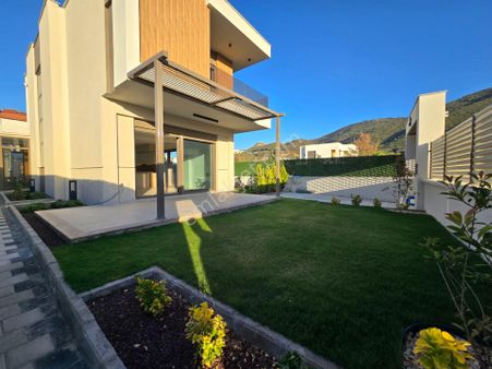 Kuşadası Davutlarda Tek Müstakil Bağımsız Özel Havuzlu 3+1 165m2 Lux Villa