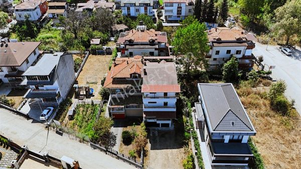 Akyazı Mah.hilton Otel Yanı 3 Katlı Bahçeli Müstakil Villa