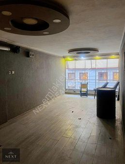 Meydan'ın En Kalabalık Caddesinde Satılık Dükkan