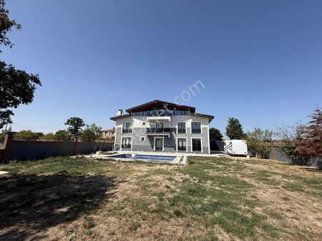 Gümüş Grouptan 750 M2 Arsanın İçin 3 Katlı Havuzlu Villa