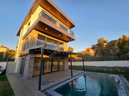 Davutlar Güzelçamlı’da 4+1 180m2 Sıfır Tripleks Full Sıfır Eşyalı Asansörlü Özel Havuzlu