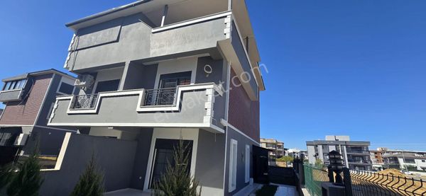 Menderes Altıntepede 2 Katlı Sıfır Müstakil 3+1 Villa Kiralıktır