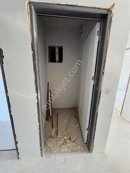 Kirvem Emlak'tan 2+1 Çift Cephe Daire-kaplı Mutfak