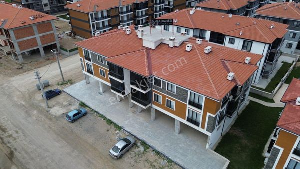 Emlakçe G Y M'den Fatih Mahallesinde 650 M' Kapalı Alan Kiralık Dükkan