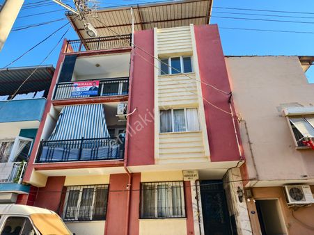 Bayraklı Adalet Mahallesinde İş Merkezlerine Yürüme Mesafesinde Kiralık Doğalgazlı Daire