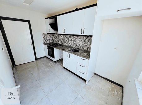 Cadde Üstünde Park Cepheli Katta Teraslı 2+1 Ayrı Mutfak Daire