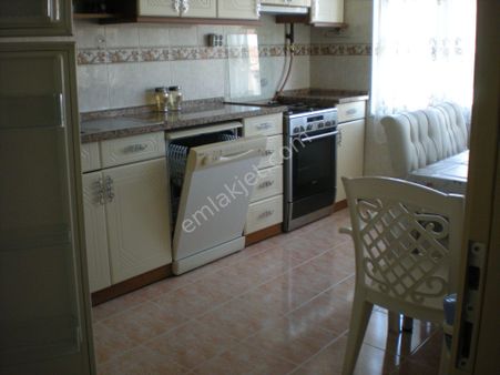 Balıkesir Bahçelievler.demirdağ Emlaktan Kiralık 3+1 Eşyalı Ara Kat Daire