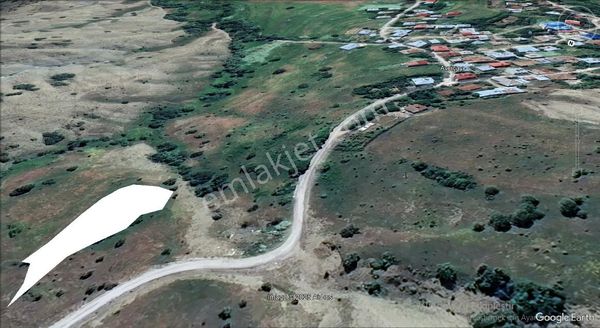 Sivas-doğanşar-avcıçayı Köyü 1.585m2 Köye 200 Metre