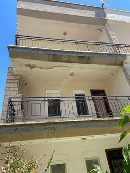 Cenger Mahallesinde Sefa Sitesinde Satılık 3+1 3 Katlı