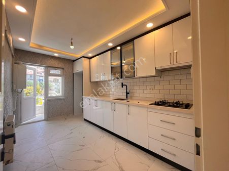 Ankara Kazançtan Selçukluda Cadde Üzerinde Site İçerisinde Full Yapılı Bağımsız Satılık 3+1 Daire