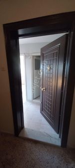 Merkezi Konumda Ege Üni Acil 300 Metre Pazar Yeri Karşısı 3+1 Doğalgaz Kombili Kiralık Daire.