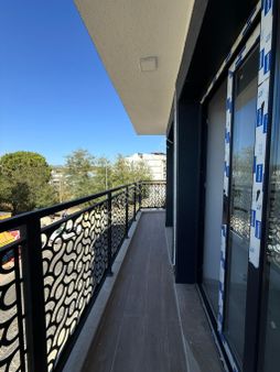 Kuşadası Davutlar Merkezde Satılık 2 Oda 1 Salon Sıfır Daire