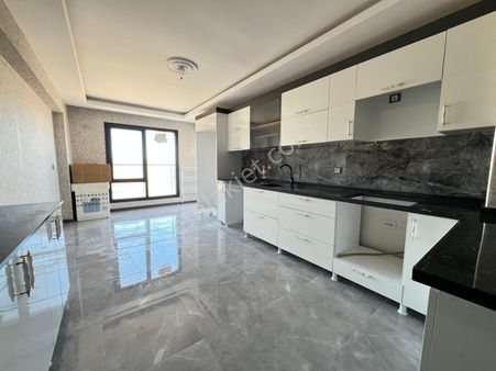 Engin Emlak'tan Merkezi Konumda Manzaralı 4+1 Site Dairesi