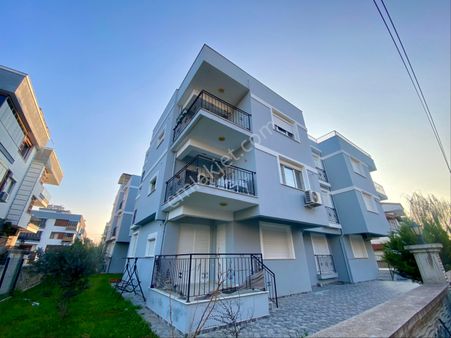 Yaz Kış Oturuma Uygun 5+1 Daire Sığacıkta Huzurlu Hayat