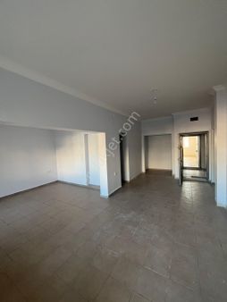 Çiğli Merkez’de 1+1 Kiralık Ofis